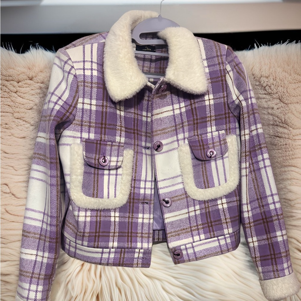 Plaid Button-Up Jacket – Cozy & Chic